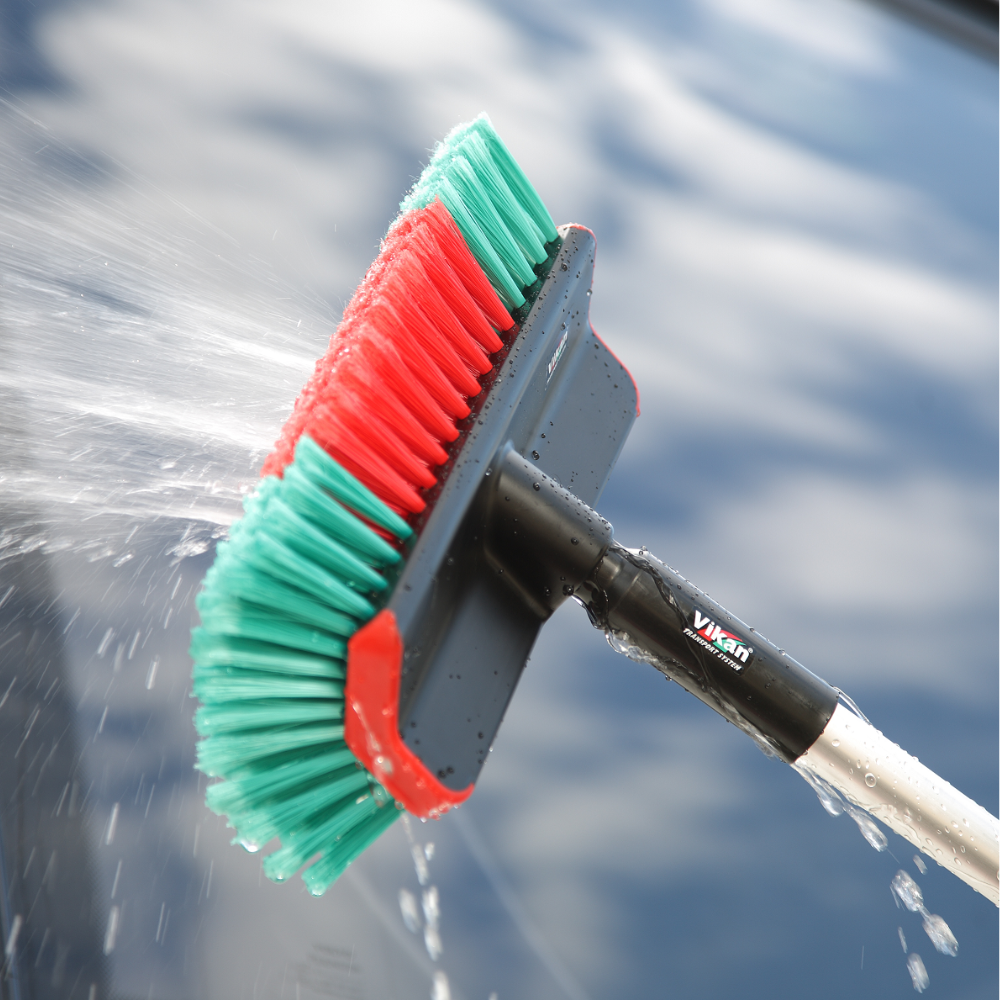 Vikan Zestaw Szczotka 524752 + kij 2,8M 297352 z przepływem 524752_