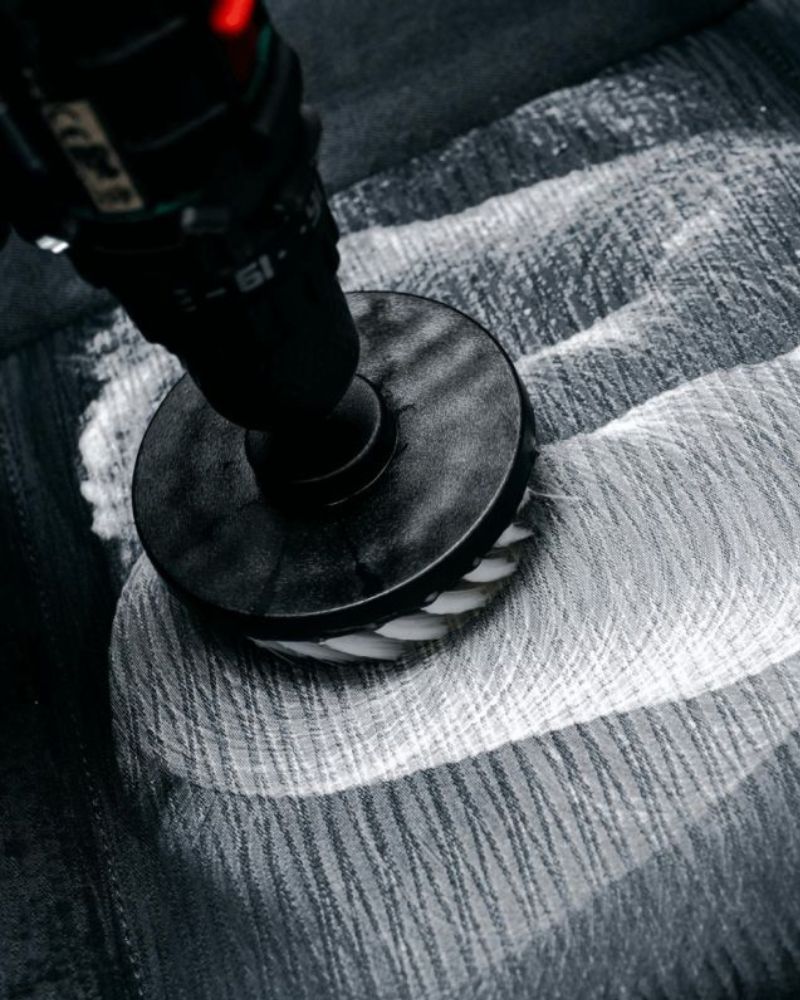 Szczotka na wiertarkę do czyszczenia tapicerki samochodowej