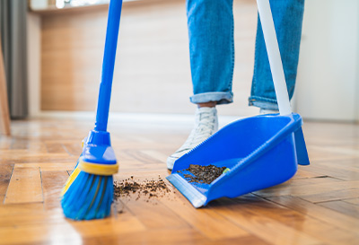 Przedświąteczne porządki – jakie szczotki do podłogi wybrać, aby sprzątanie było szybkie i skuteczne?
